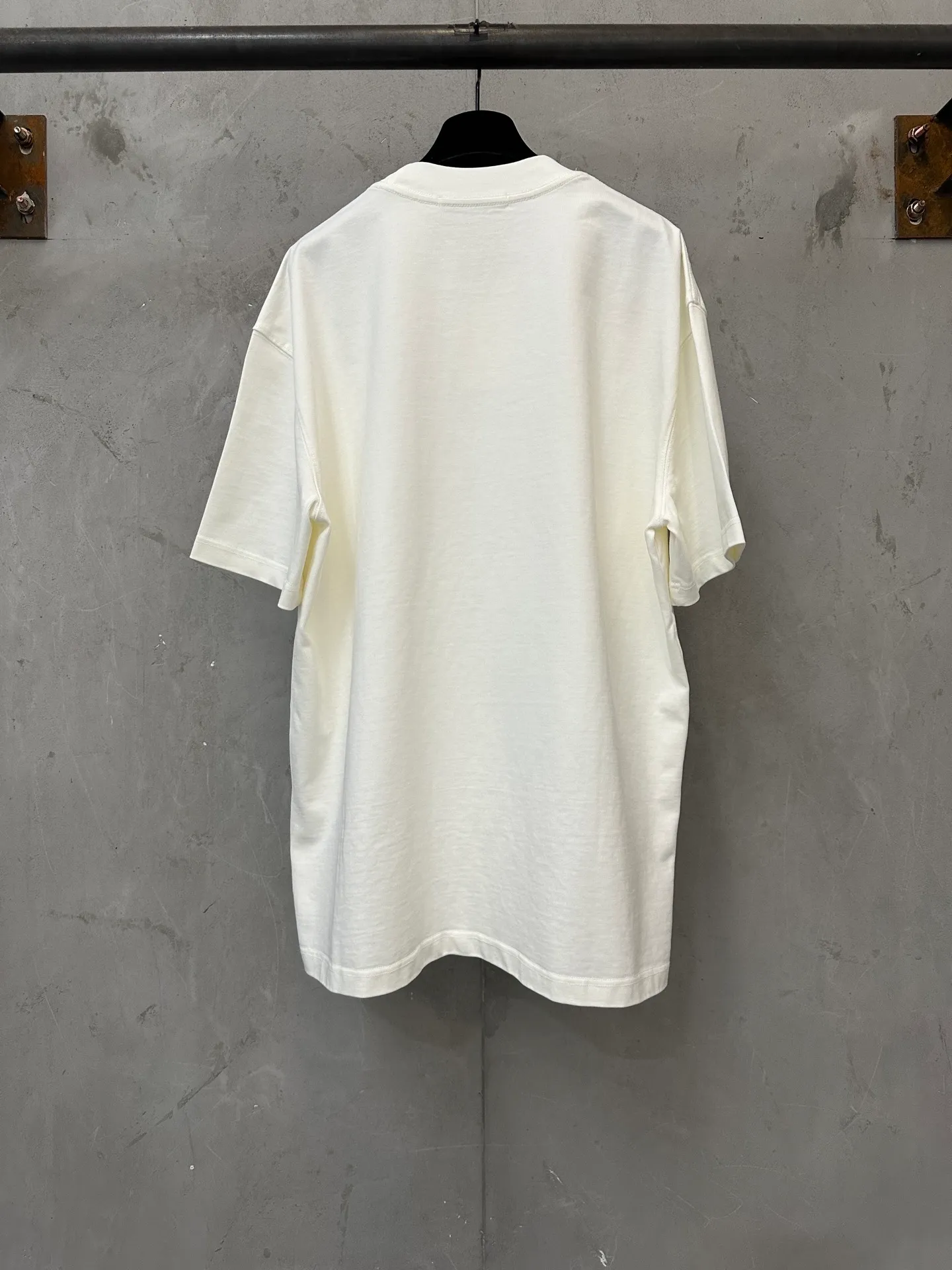 ￼ 140-Summer New Arrival heavy g T-shirt Acne studios 26ss New Arrival White Series short-sleeved T-shirt Fabric: Made of high-definition super heavyweight cotton double yarn compact Xinjiang cotton Gram weight gram with 2*2 Solona rib g Clean cloth surface Clear texture Tight feel Stiff High color fastness No change No Color Change Customized hardware Thread Accessories Alignment Men and Women Same Style Color: White Size: XS S M L XL